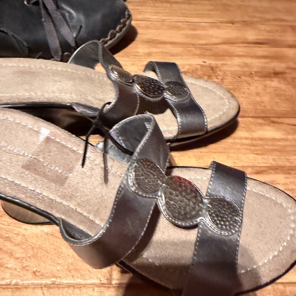 Sandles